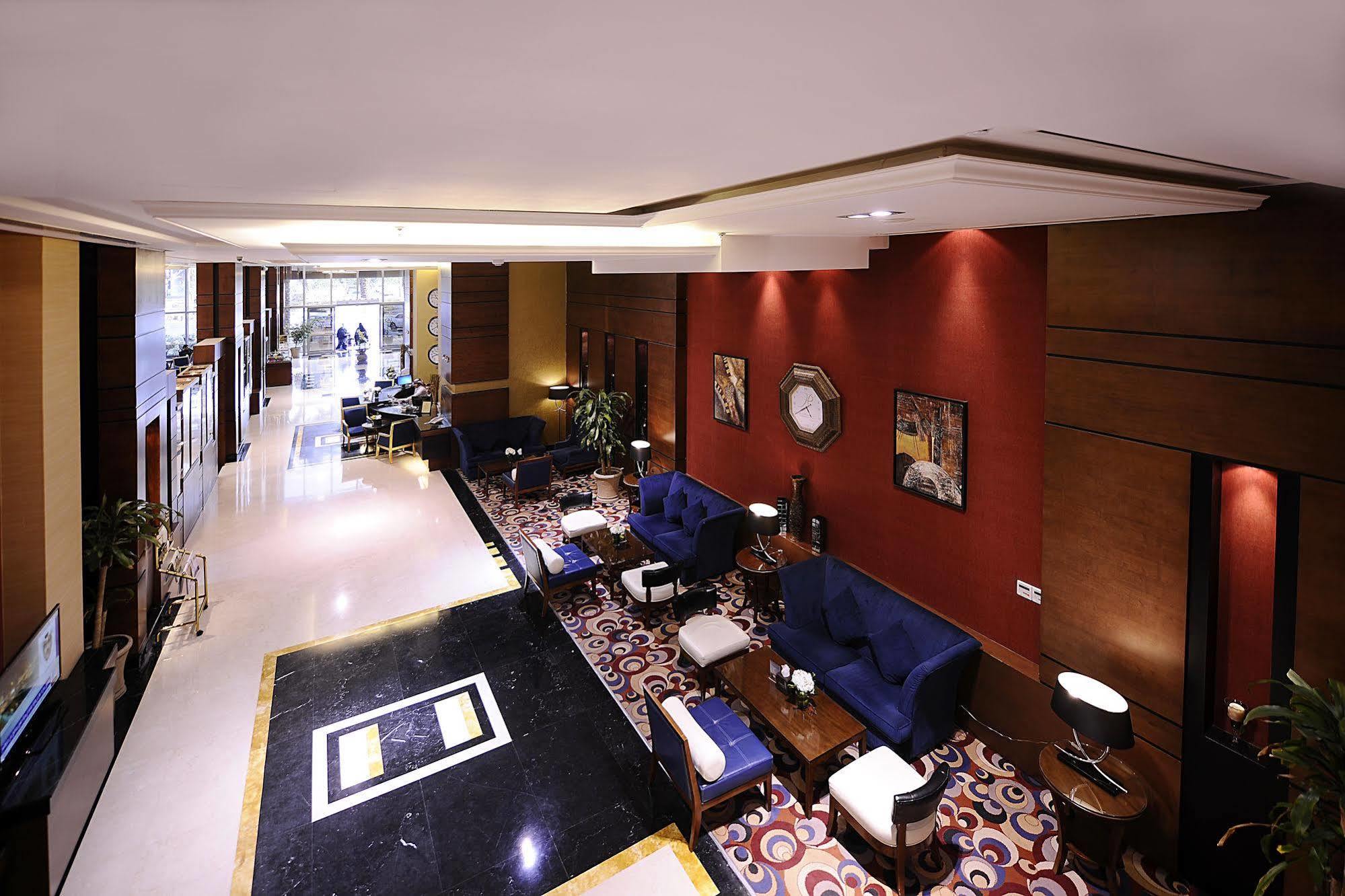 فندق الرياضفي  فندق قصر الحمرا باي وورويك المظهر الخارجي الصورة